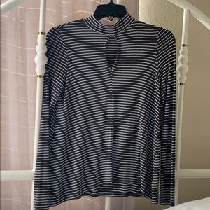 American eagle long sleeve with keyhole center!